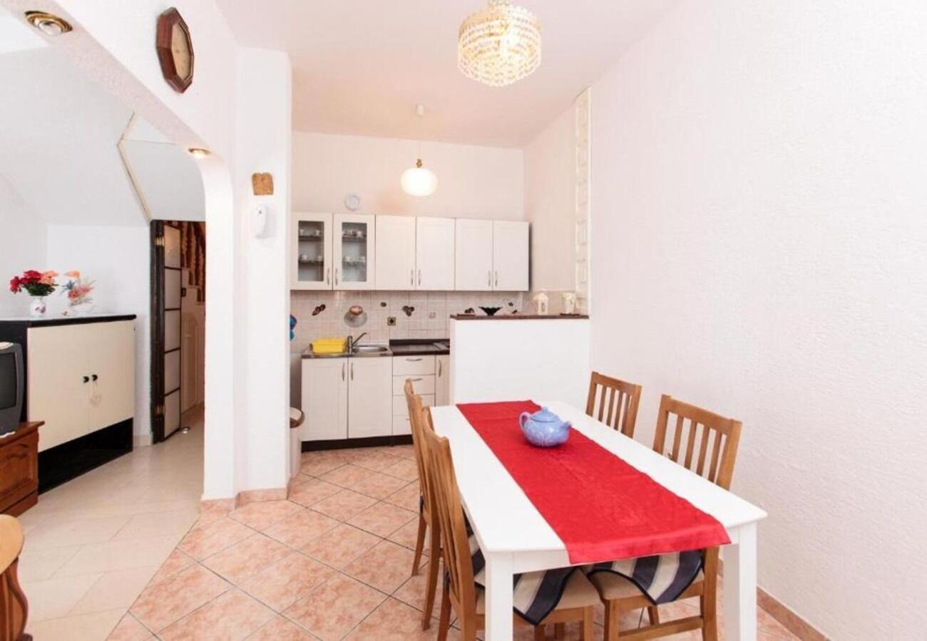 Apartment Knez 1 - 50 M From Beach Podstrana Exterior foto