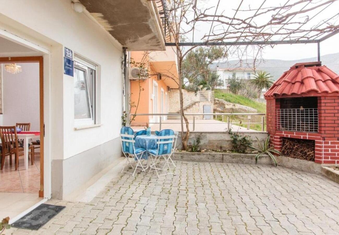 Apartment Knez 1 - 50 M From Beach Podstrana Exterior foto